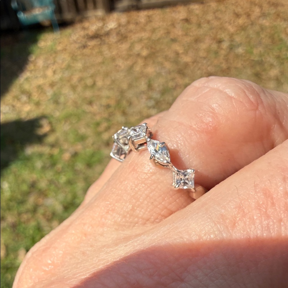 Elegant 925 Sterling Silver Diamond Ring - Picture 5 of 12